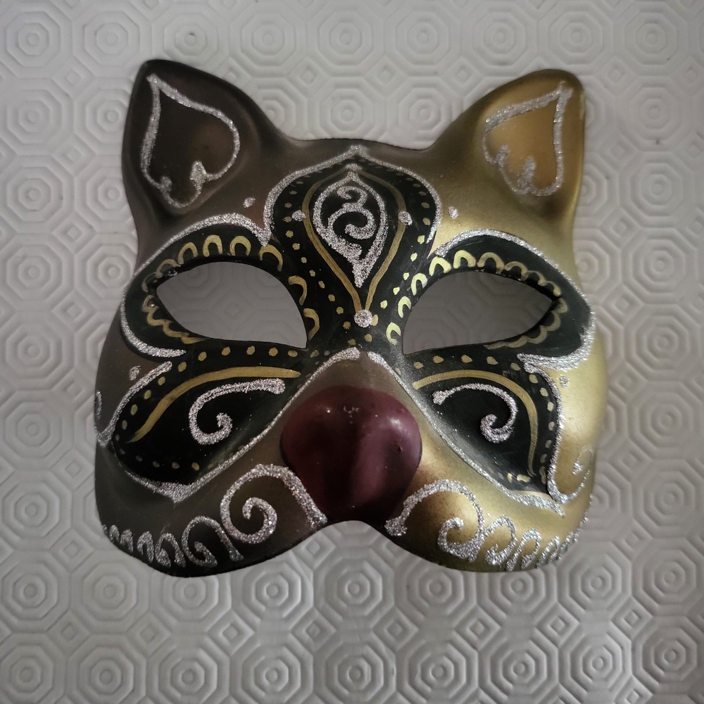 Venezia Hand-Painted Cat Mask with Gold and Black Accents